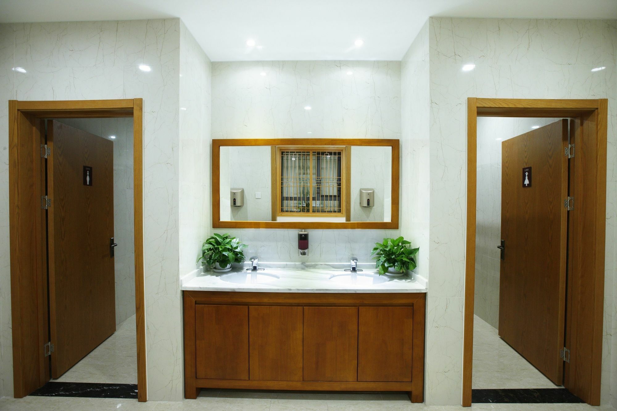 Beijing Dongdan Hotel Near Wangfujing Street,Tian'Anmen Square,The Forbidden City,Free Self-Service Laundry Room Exterior foto